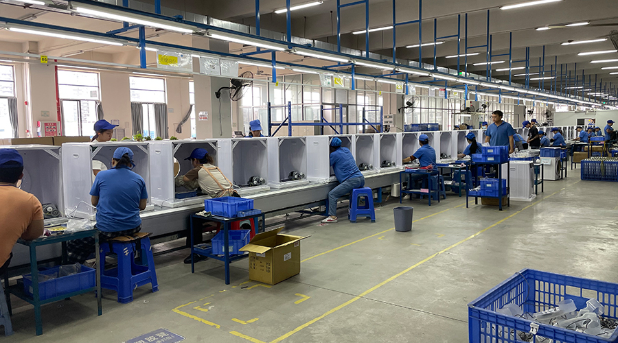 四月訂單高峰，車間繁忙景象