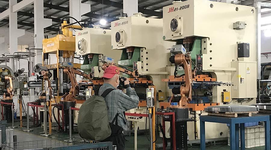 江門市攝影協(xié)會蒞臨金環(huán)電器拍攝交流  用鏡頭見證實力！